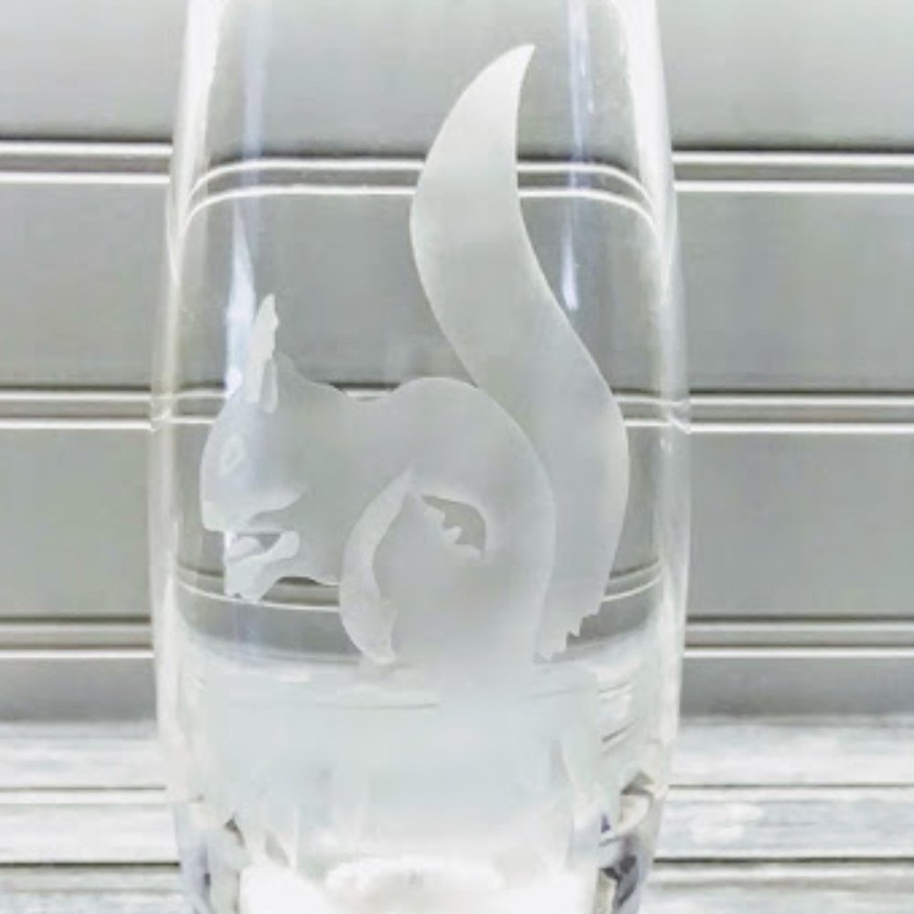 SQUIRREL GLASS VASE*HAND BLOWN W/ETCHED SQUIRREL ON TREE STUMP. - Picture 3 of 5